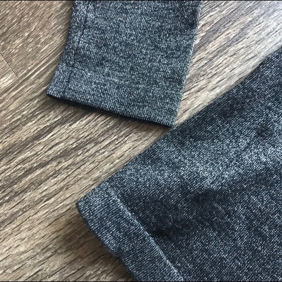 Ann Taylor 🗝 Keyhole Back Long Sleeve - Picture 3 of 8